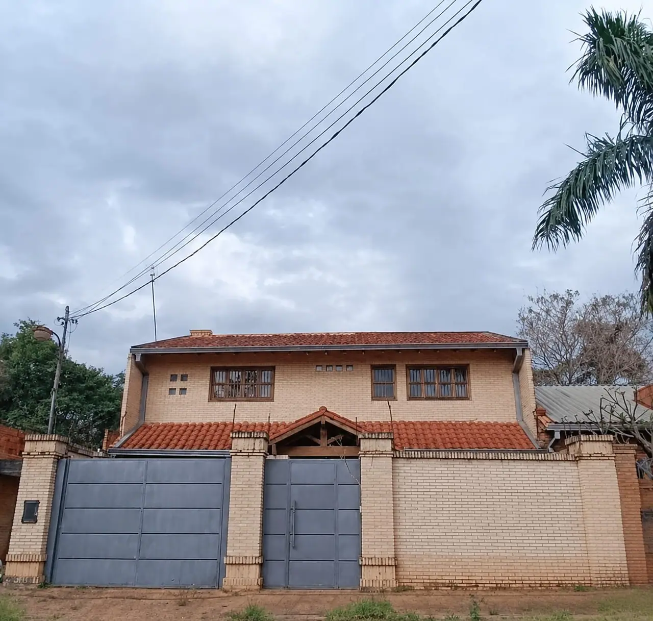 casa de 2 pisos en Barrio America- luque