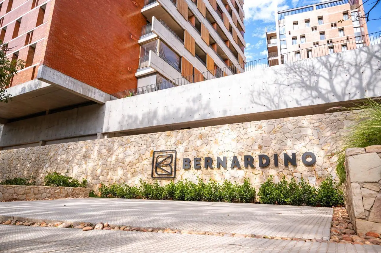 VENTA DE DEPARTAMENTO EN EDIFICIO BERNARDINO