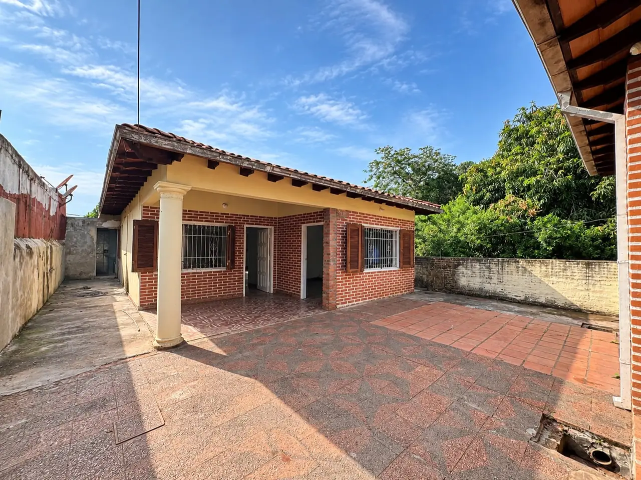 VENDO CASA A PRECIO DE TERRENO EN ÑEMBY A PASOS DE ACCESO SUR S.C