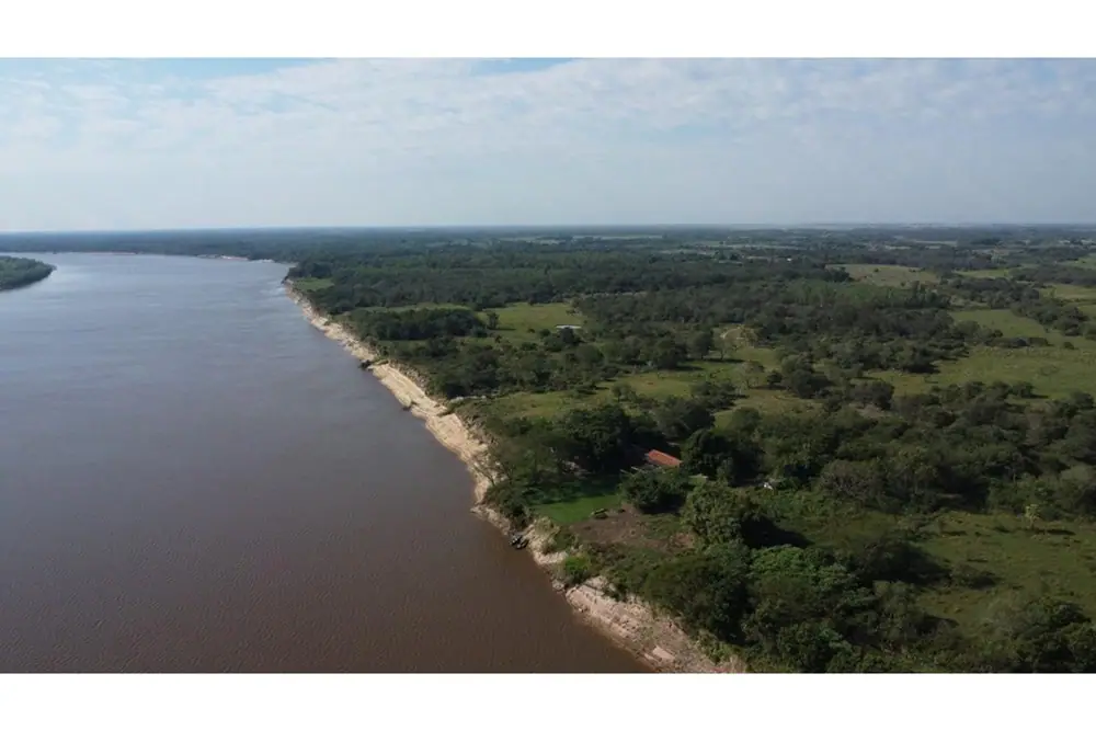 VENDO CAMPO CON ORILLA AL RIO EN PILAR