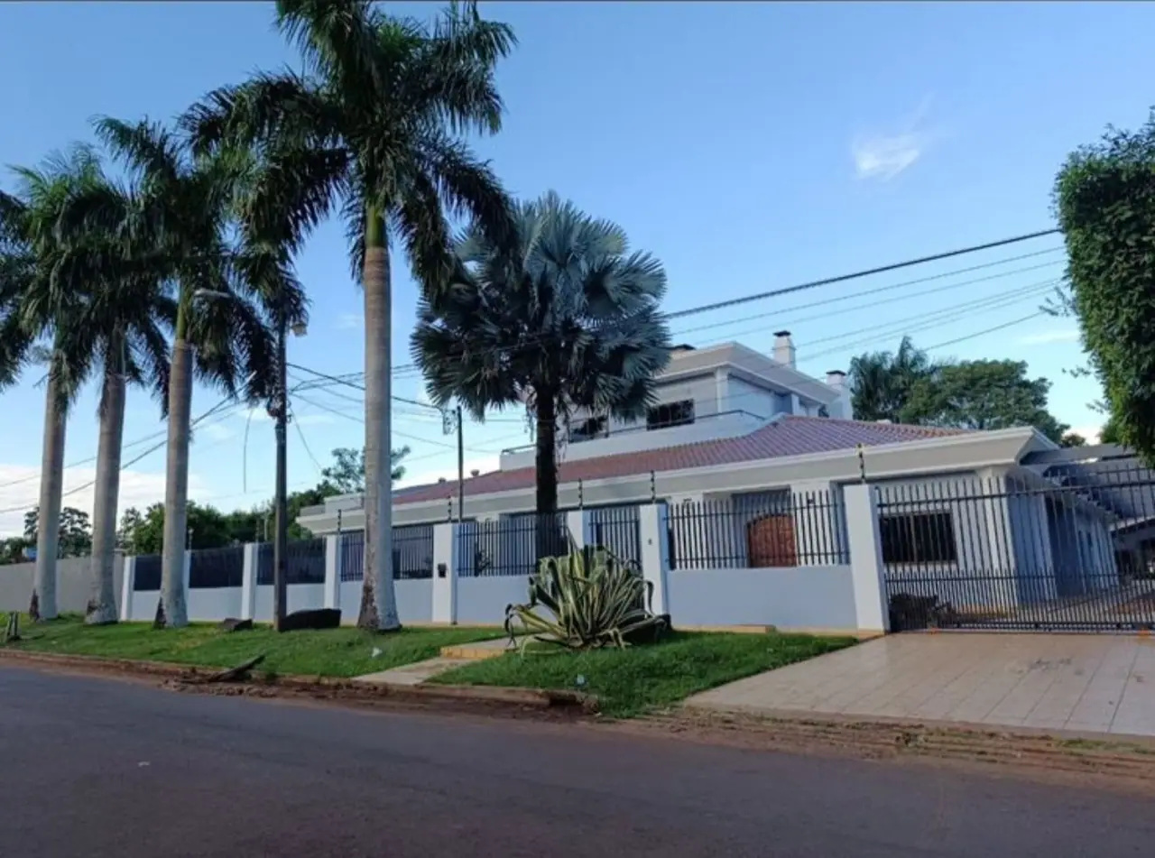 Vendo Amplia Residencia En Hernandarias