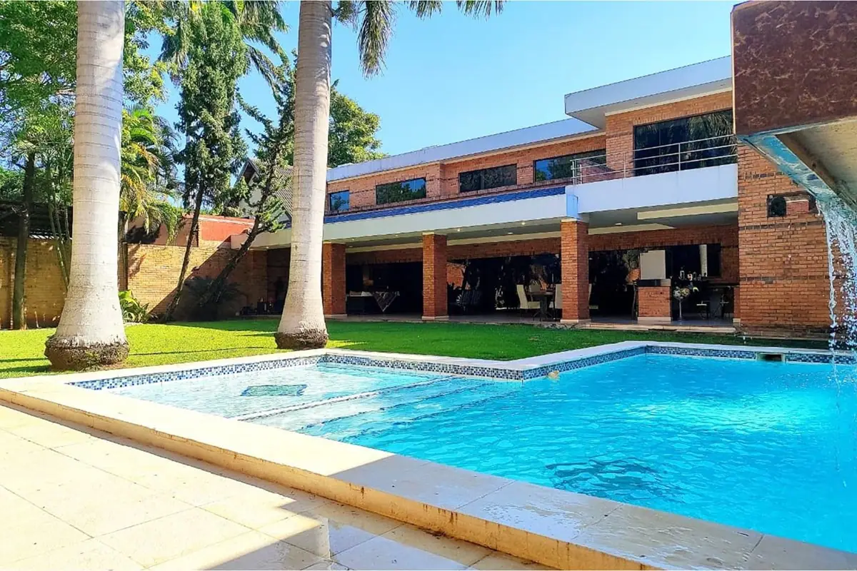 Residencia En Venta En Barrio Mcal. Estigarribia!!