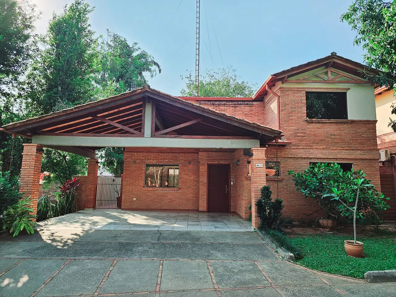 VENTA CASA EN BOULEVAR LOMA ALTA, ZONA SHOPPING PINEDO