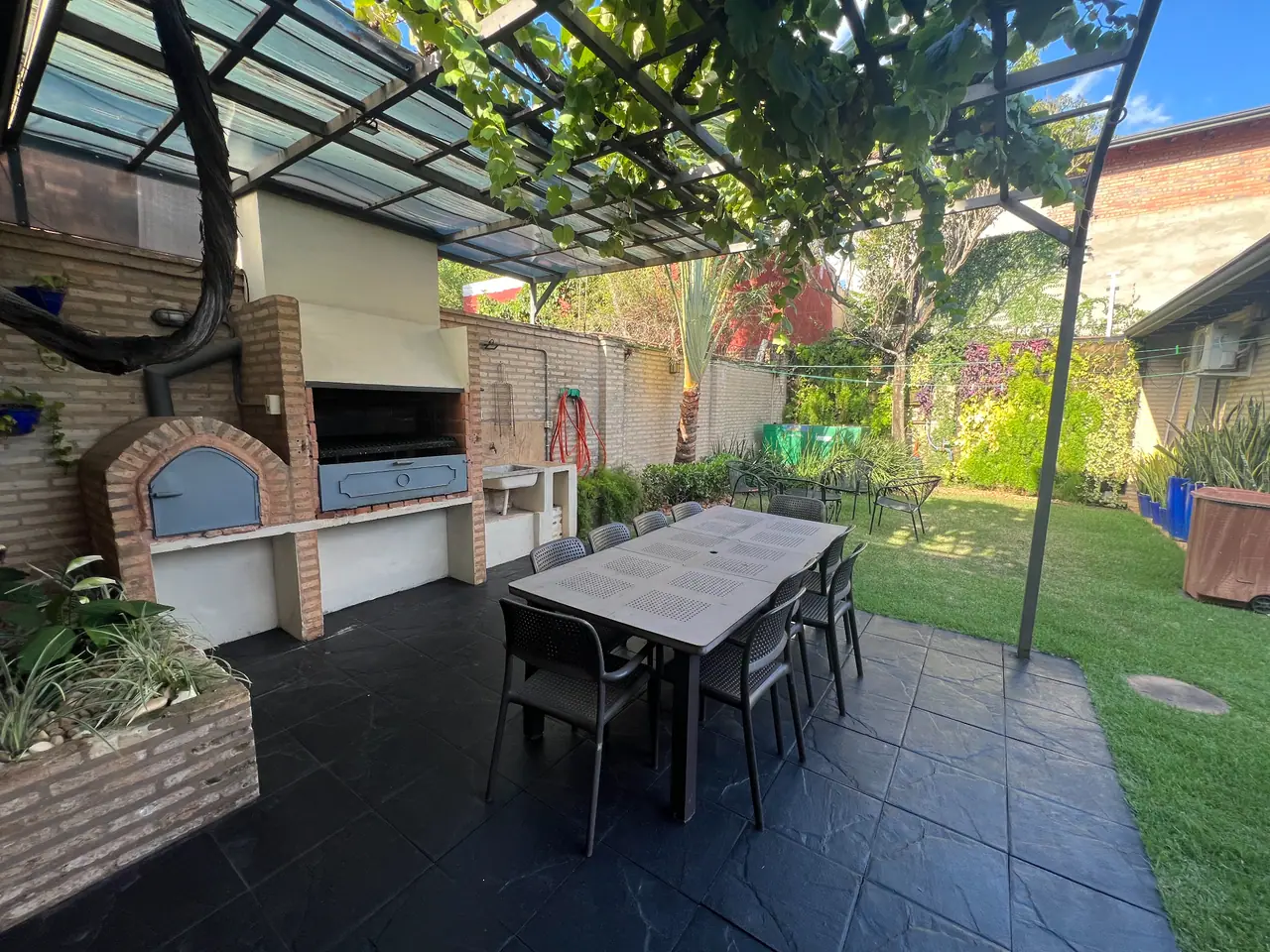 VENDO CASA EN LA CIUDAD DE LAMBARE, BARRIO MBACHIO