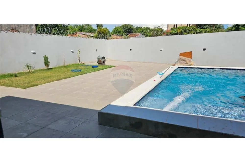 Vendo hermosa casa a estrenar en Itaugua