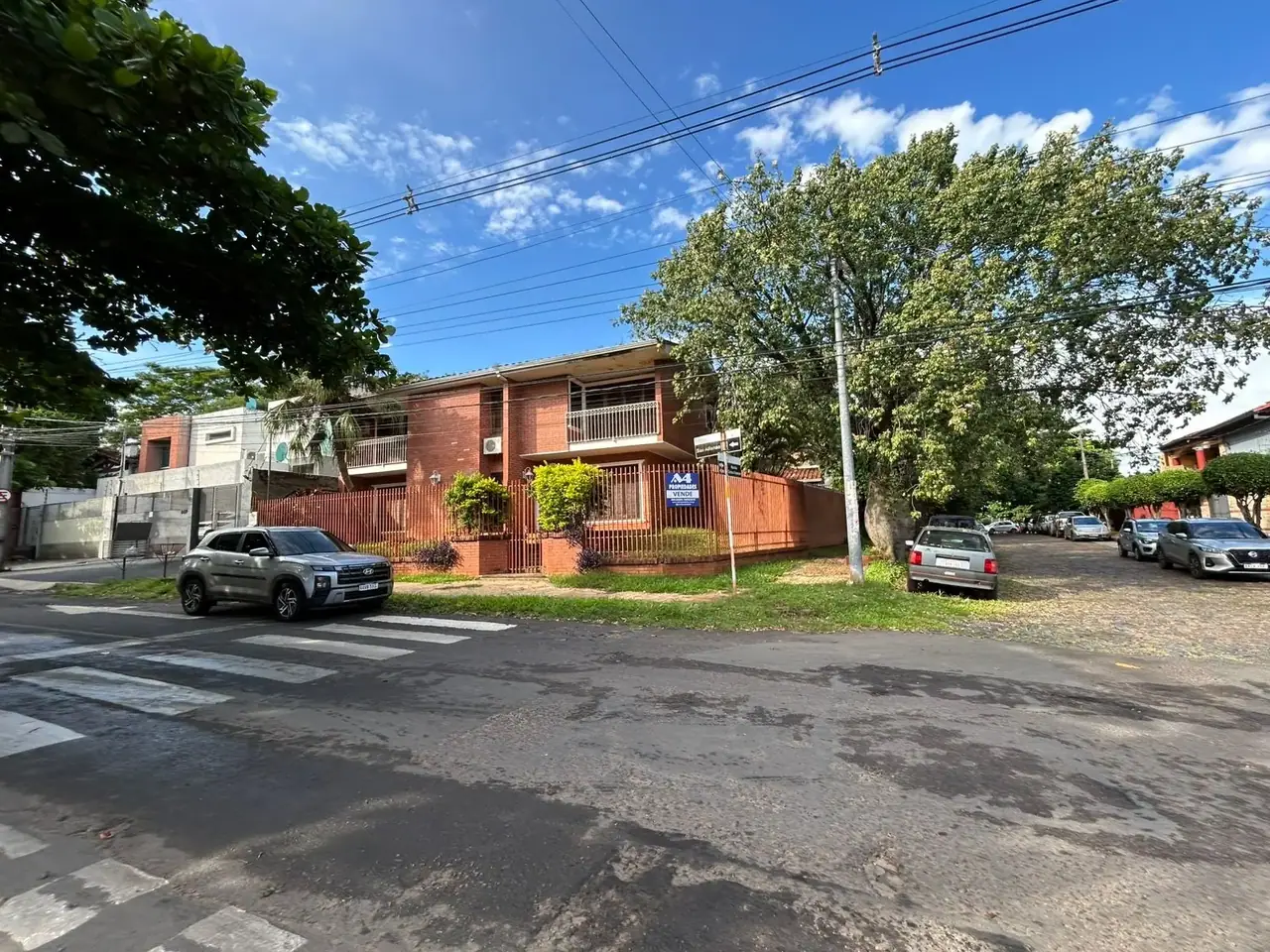 VENDO CASA EN ESQUINA BARRIO RECOLETA