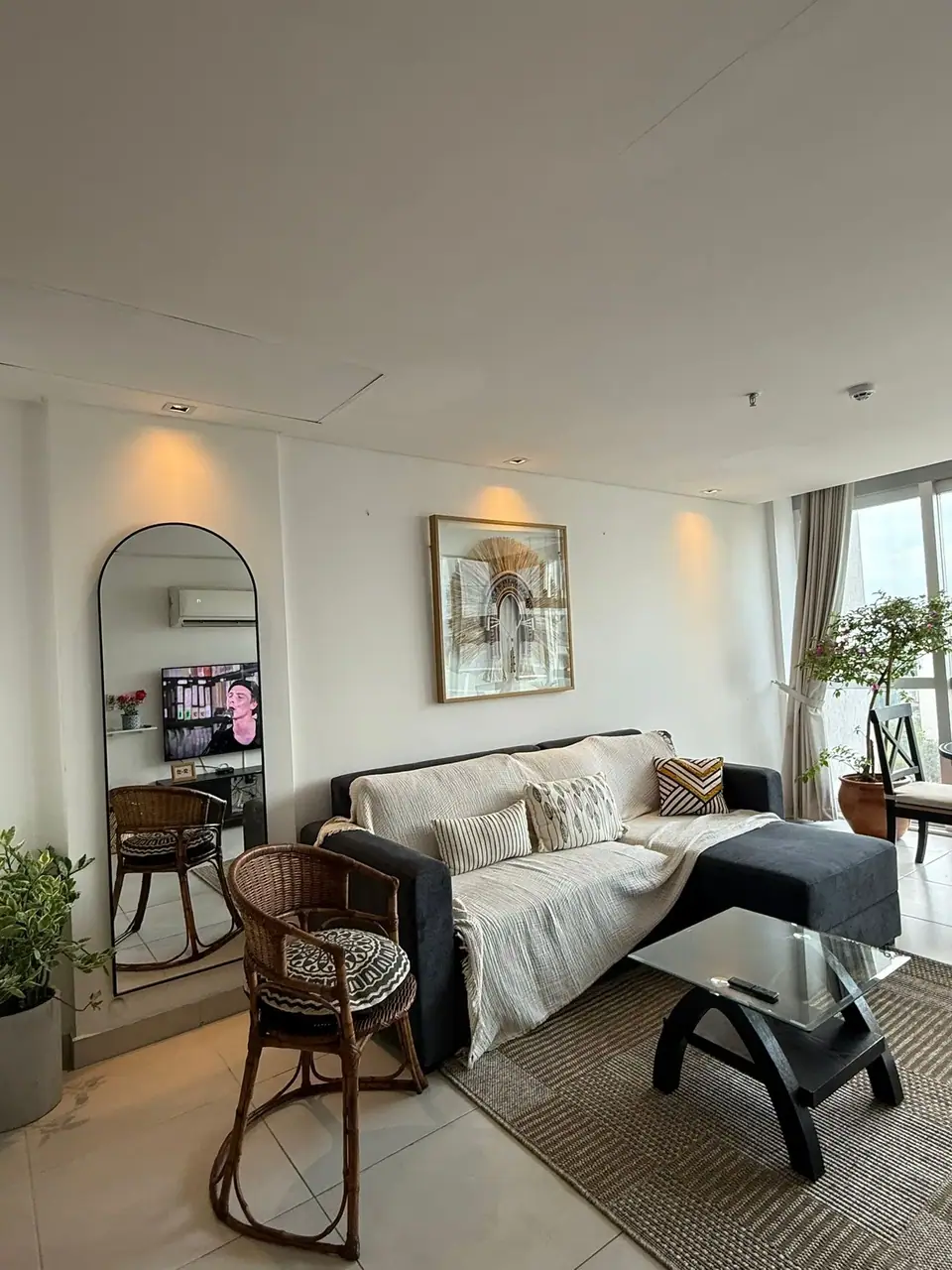 Alquilo penthouse amoblado y equipado a metros del Shopping del Sol.