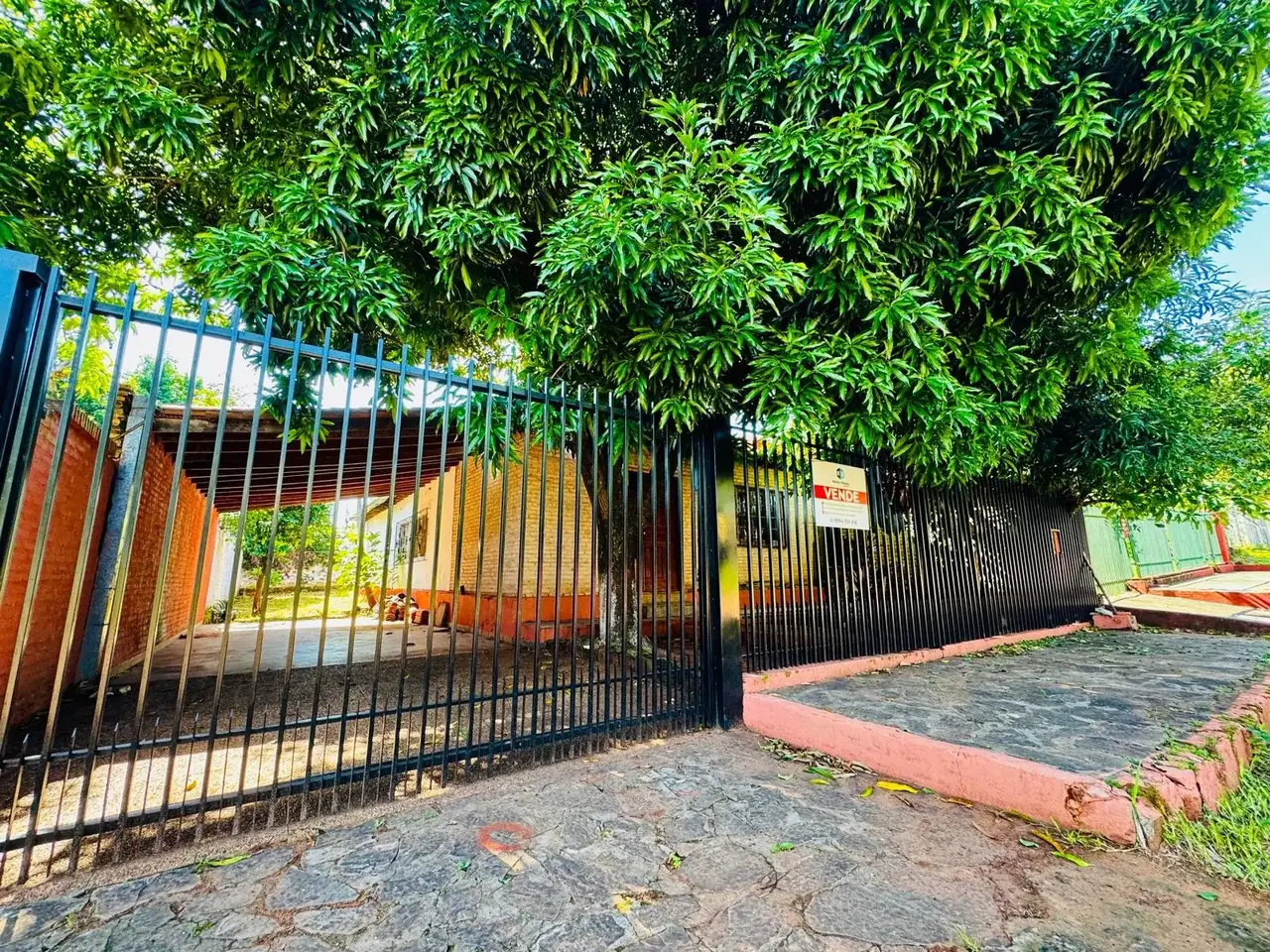 Casa de 3 dormitorios con amplio patio a pasos de la ruta principal en Limpio Isla Aranda