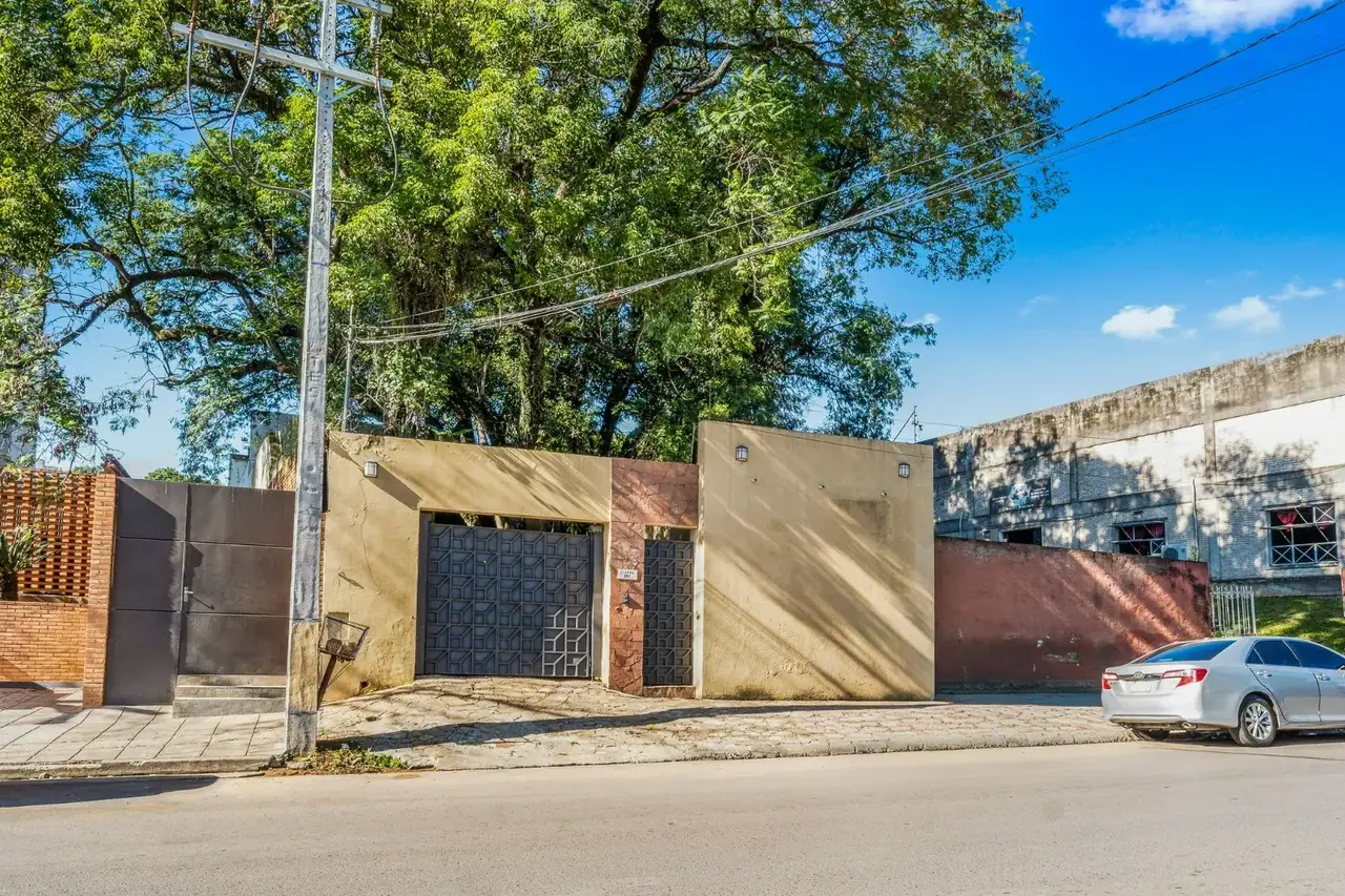 En venta residencia ideal para oficina o comercio. Zona Avda. Molas Lopez.