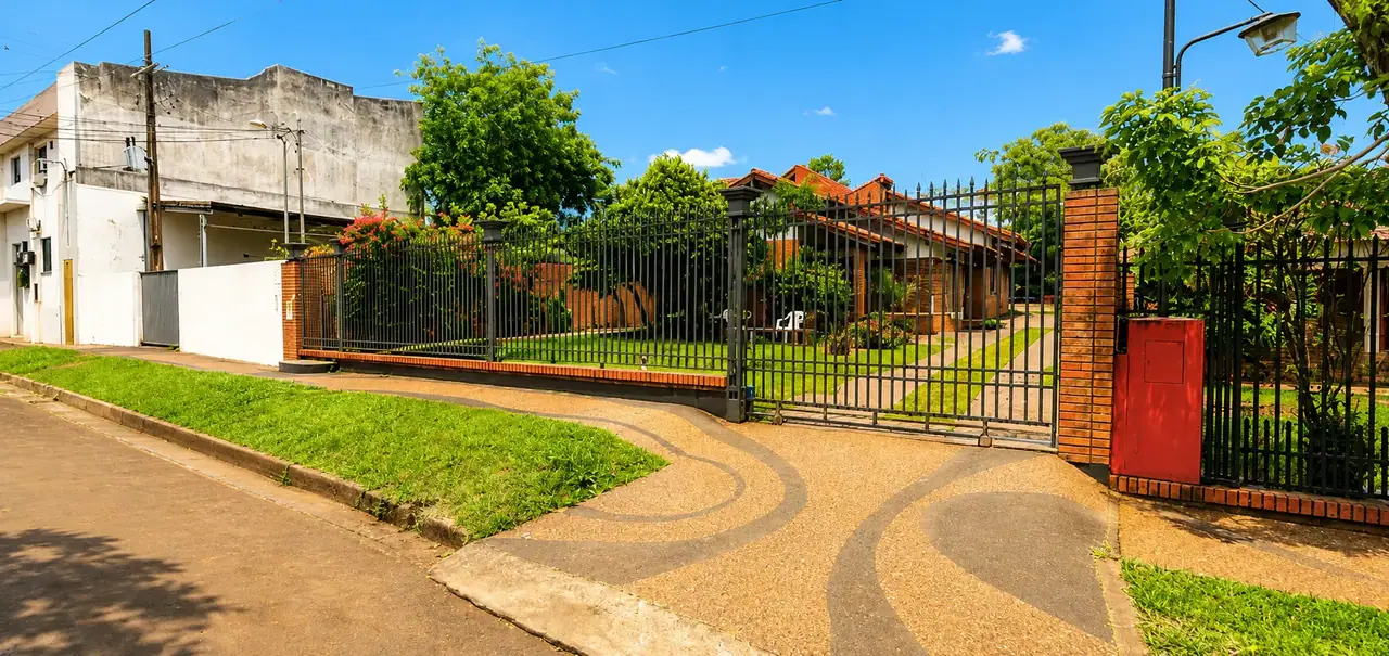 Vendo hermosa vivienda con excelente ubicación en Encarnación