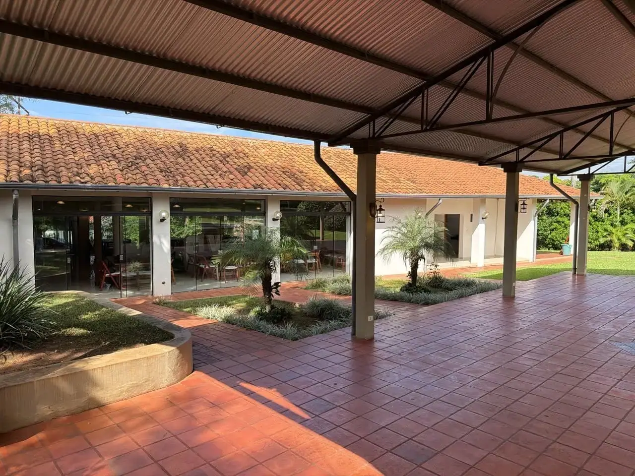 Propiedad con salón de eventos en Caacupé adler467