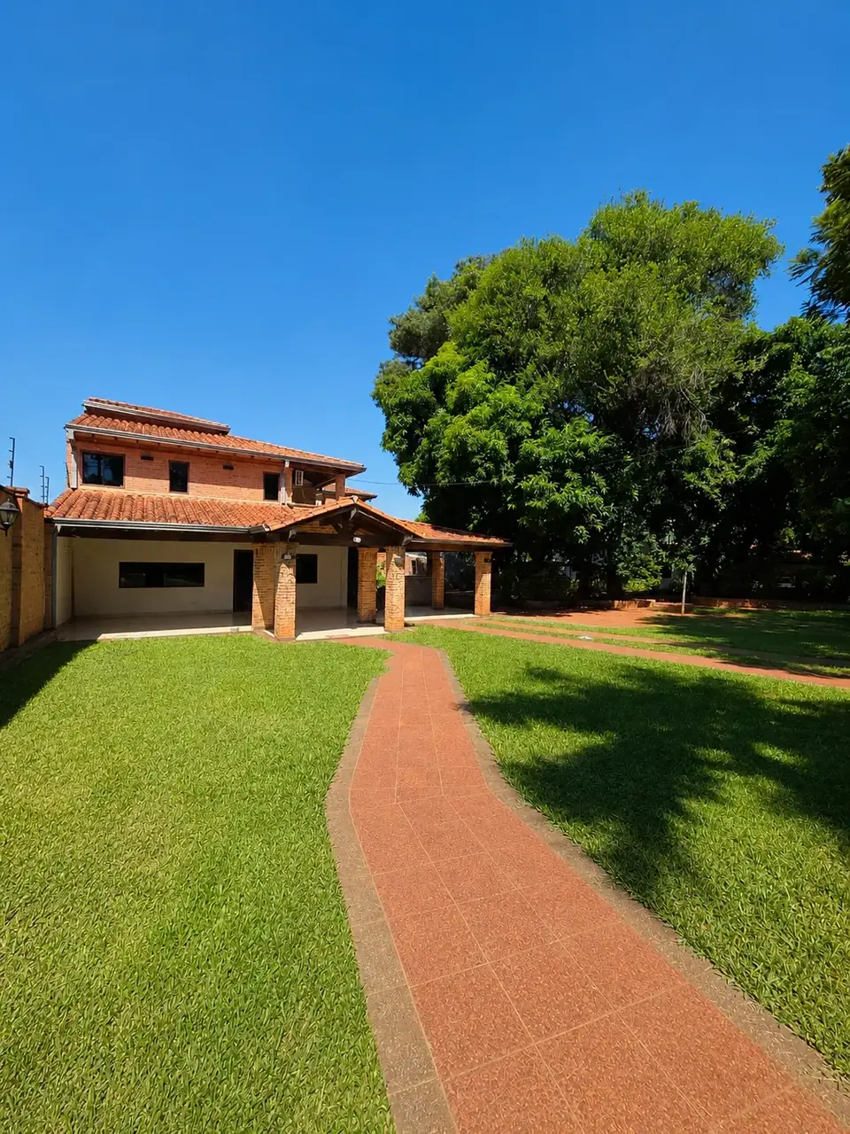 RESIDENCIA EN VENTA - BARRIO YPATI - VILLA ELISA
