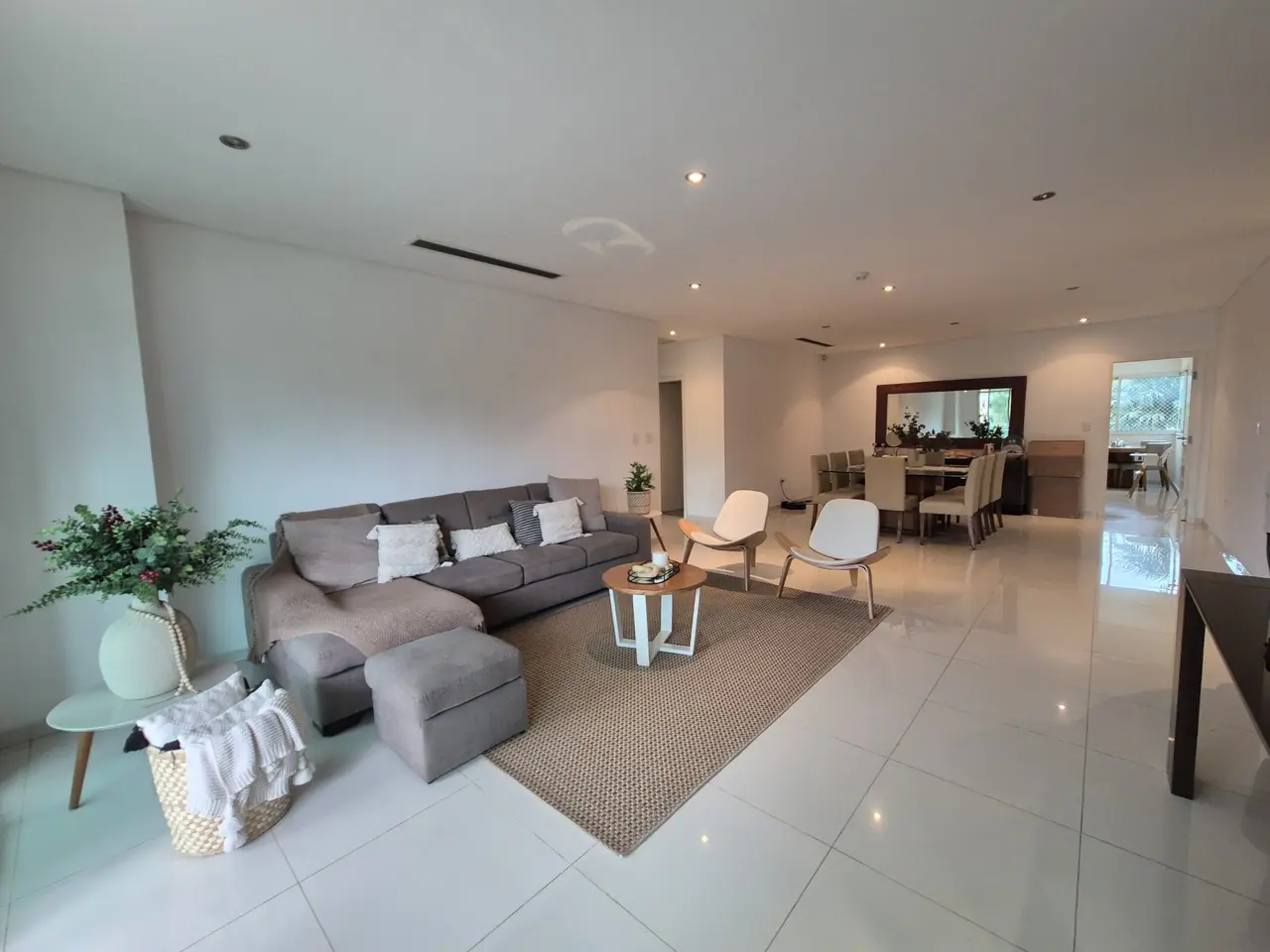 Alquilo hermoso departamento amoblado ,de tres dormitorios en Suite, Zona Shopping del Sol