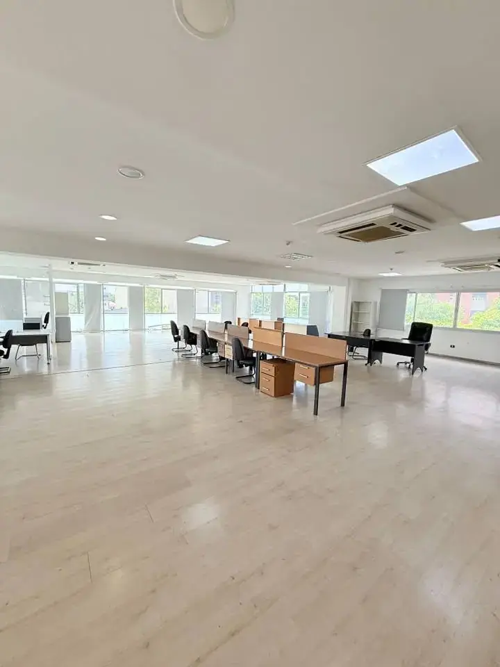 Oficina Corporativa de 140 m² en alquiler | Edificio Aura Paraguay