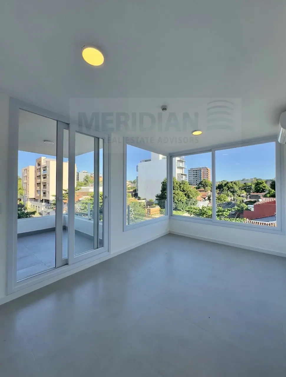 Departamento en venta de 2 habitaciones con cochera incluida en barrio Jara.