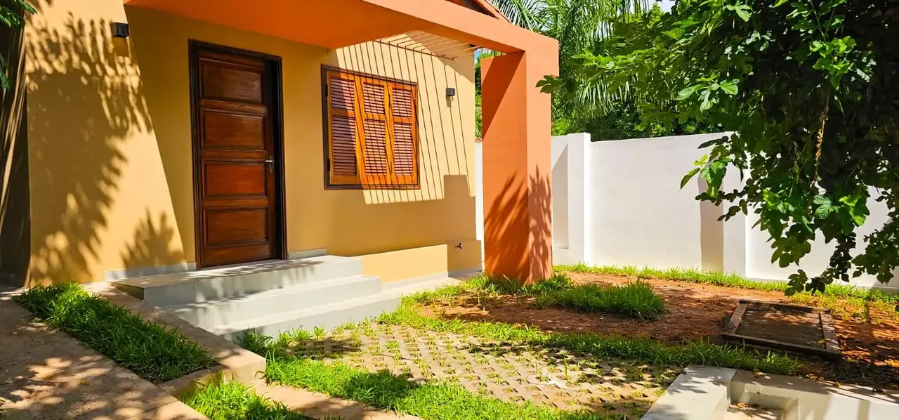 CASA EN VENTA EN ASUNCION ITA ENRAMADA -3 DORMITORIOS + QUINCHO