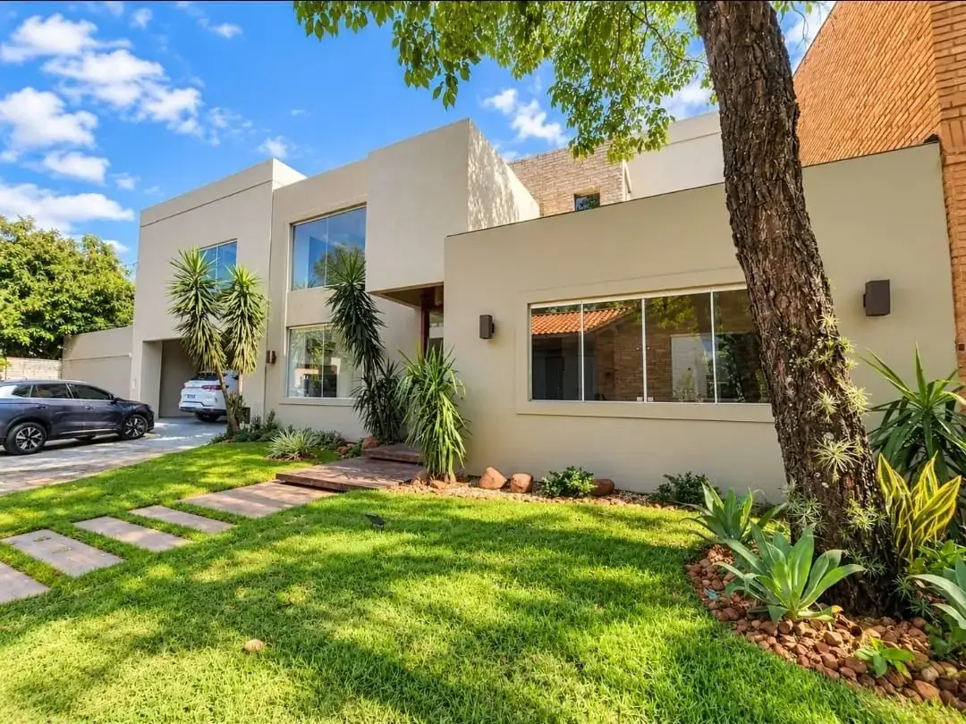 EN ALQUILER - RESIDENCIA AMOBLADA DE 4 DORMITORIOS ZONA SACRAMENTO