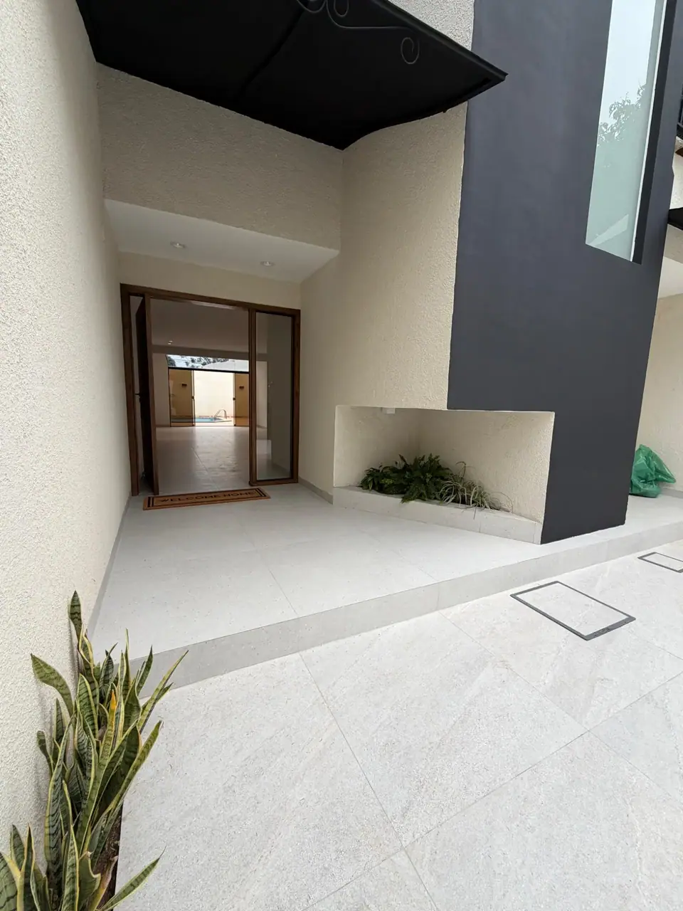 EN VENTA HERMOSO DUPLEX EN EL BARRIO LAS LOMAS CON PISCINA