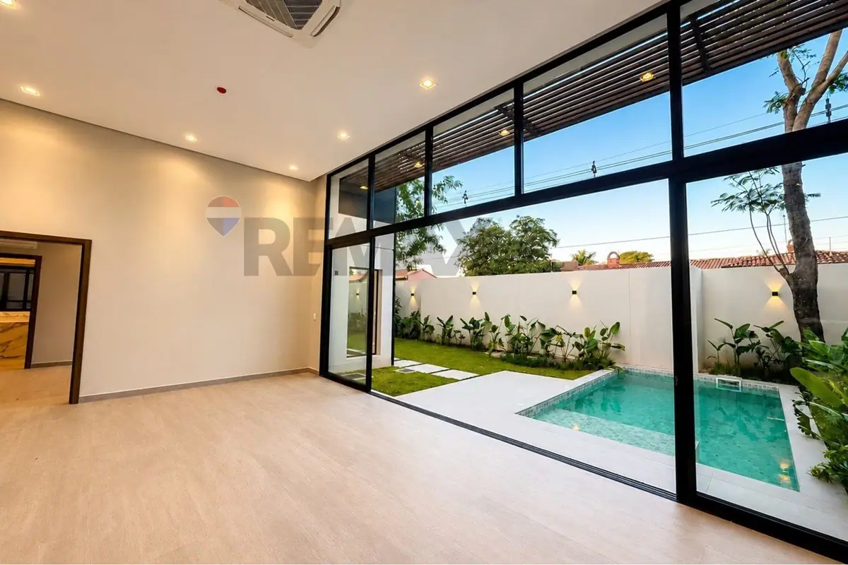 RESIDENCIA PREMIUM A ESTRENAR EN ASUNCION Discreción, calidad, seguridad y ubicación en su punto justo. ✨ Un exclusivo condominio cerrado de solo 12 residencias, diseñado para quienes buscan un alto nivel de vida sin renunciar a la privacidad. Cada res