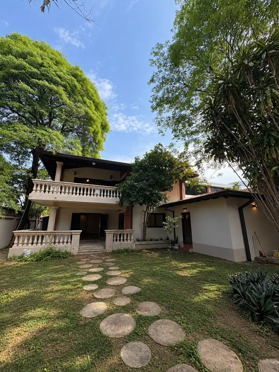 ALQUILO CASONA VINTAGE IMPECABLE EN LOS LAURELES Zona Casa Rica Los Laureles