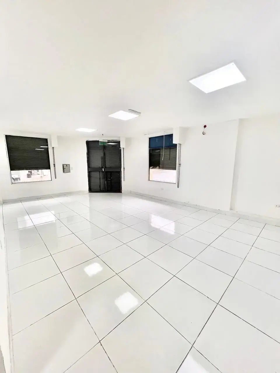En Alquiler Showroom en Esquina - Zona Mall Excélsior - Centro de Asunción - A565