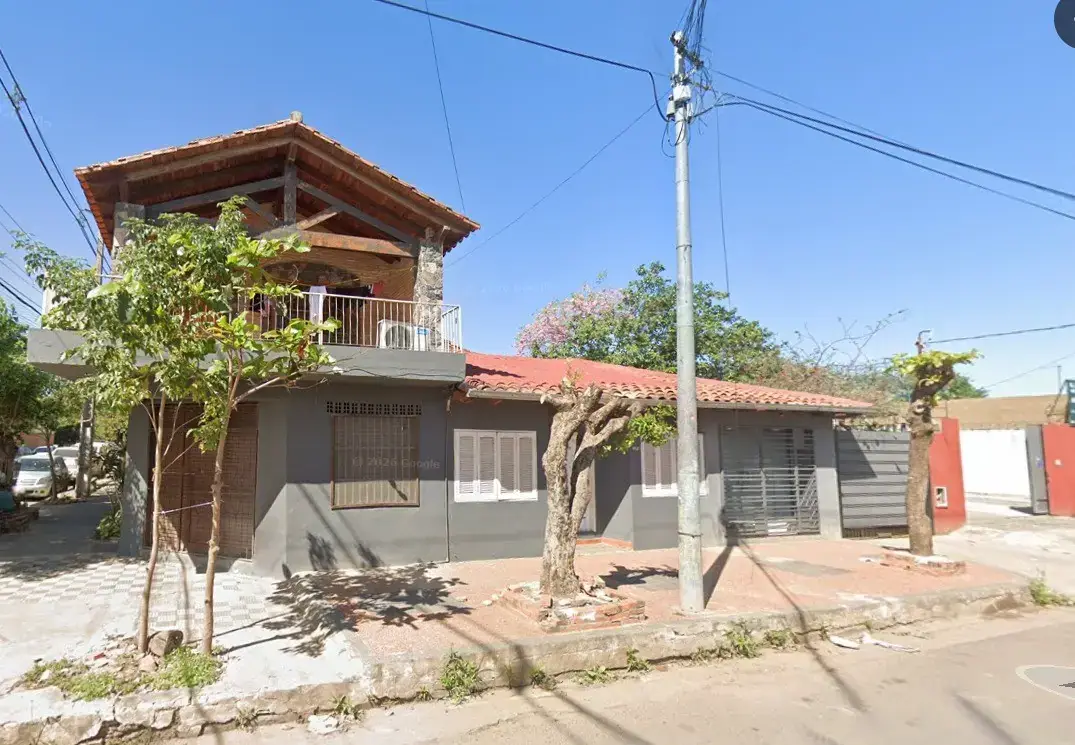 VENDO CASA EN ESQUINA EN ASUNCION-YTAY A 2 CUADRAS DE SANTA TERESA