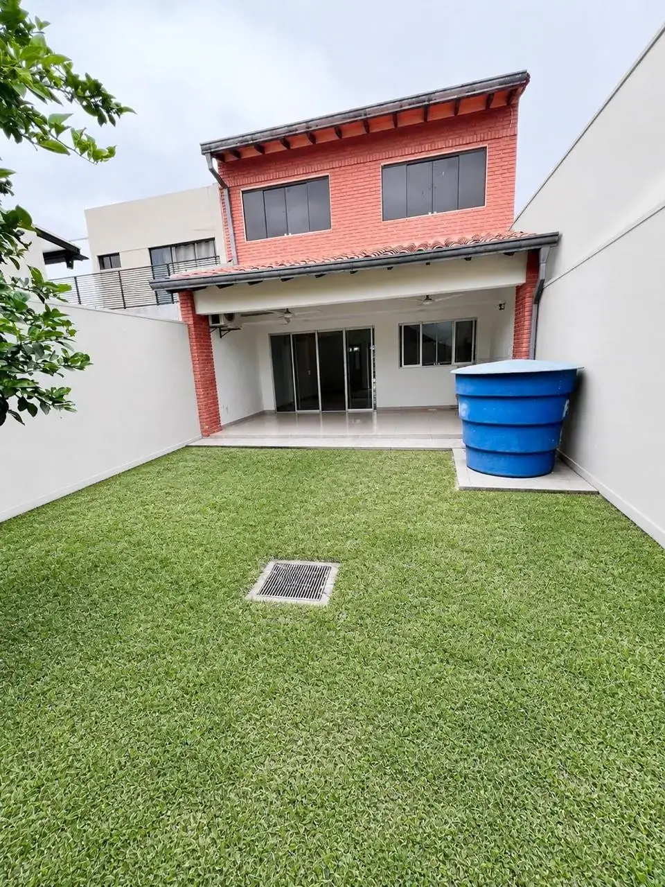 En Venta Duplex de 3 Habitaciones en el Centro de Limpio V262