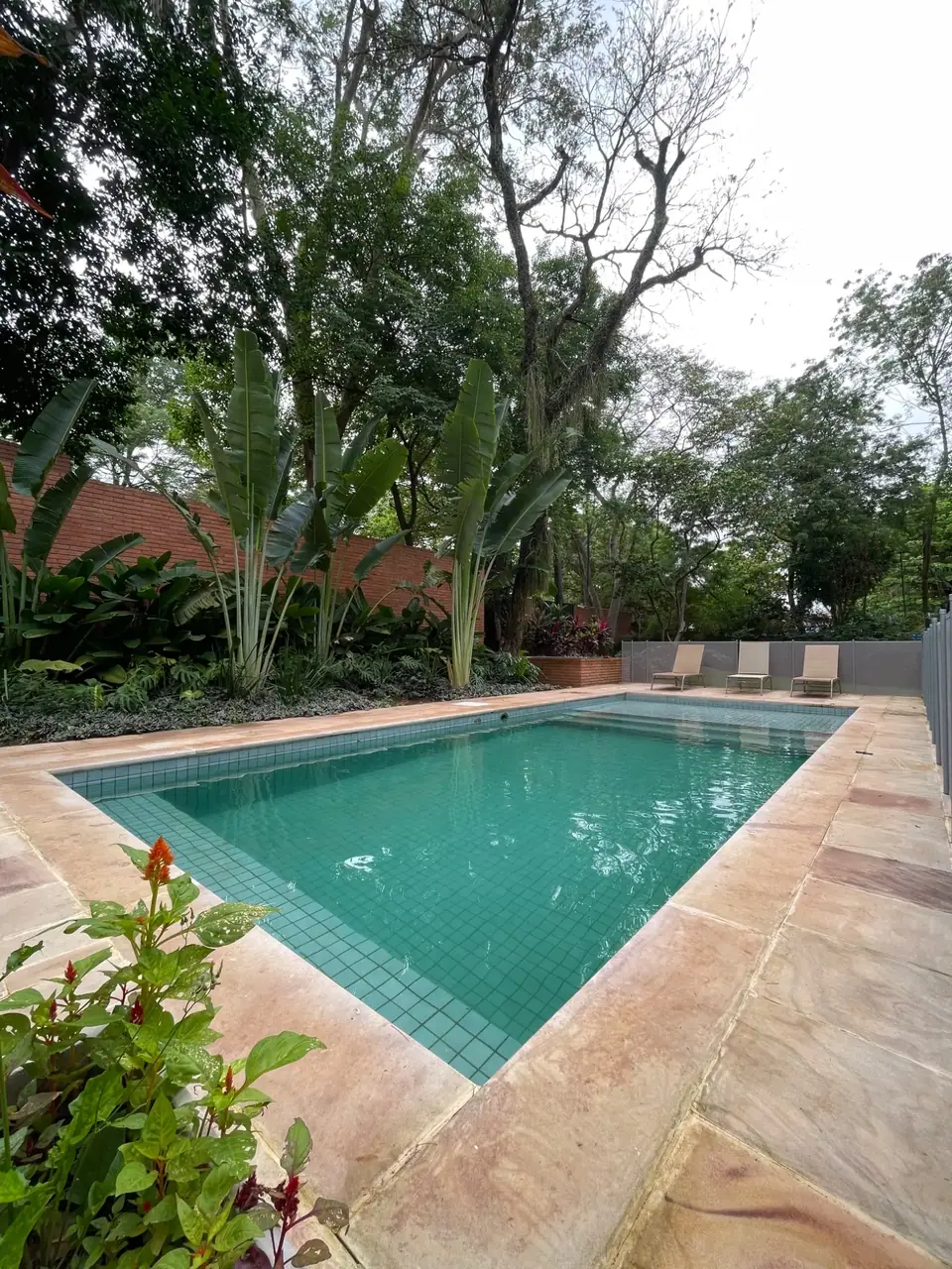 En alquiler exclusivo y amplio departamento de 3 dormitorios en suite Barrio Jara