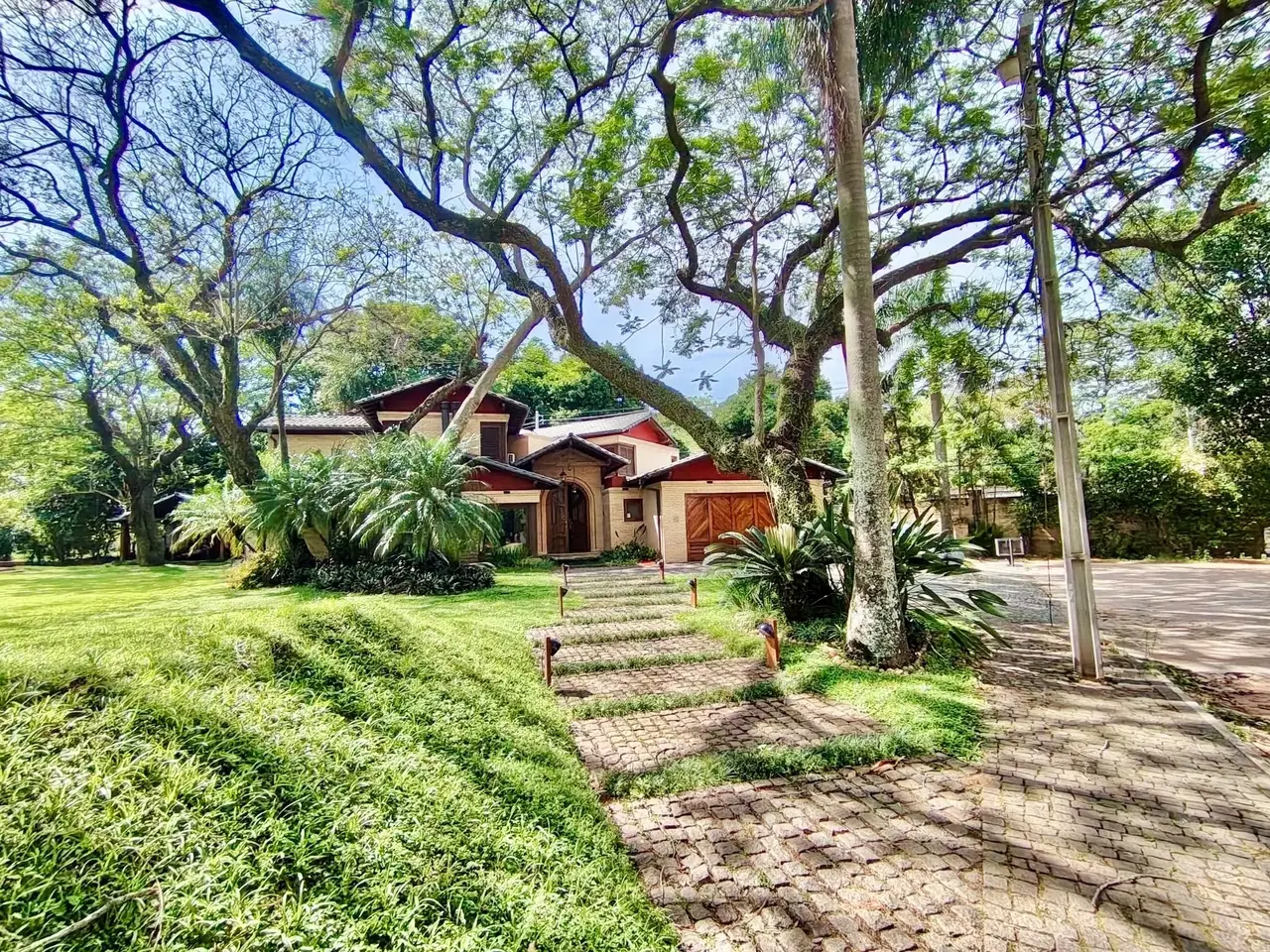 Alquiler Anual Exclusivo: Residencia en Yacth Club y Golf Lambare