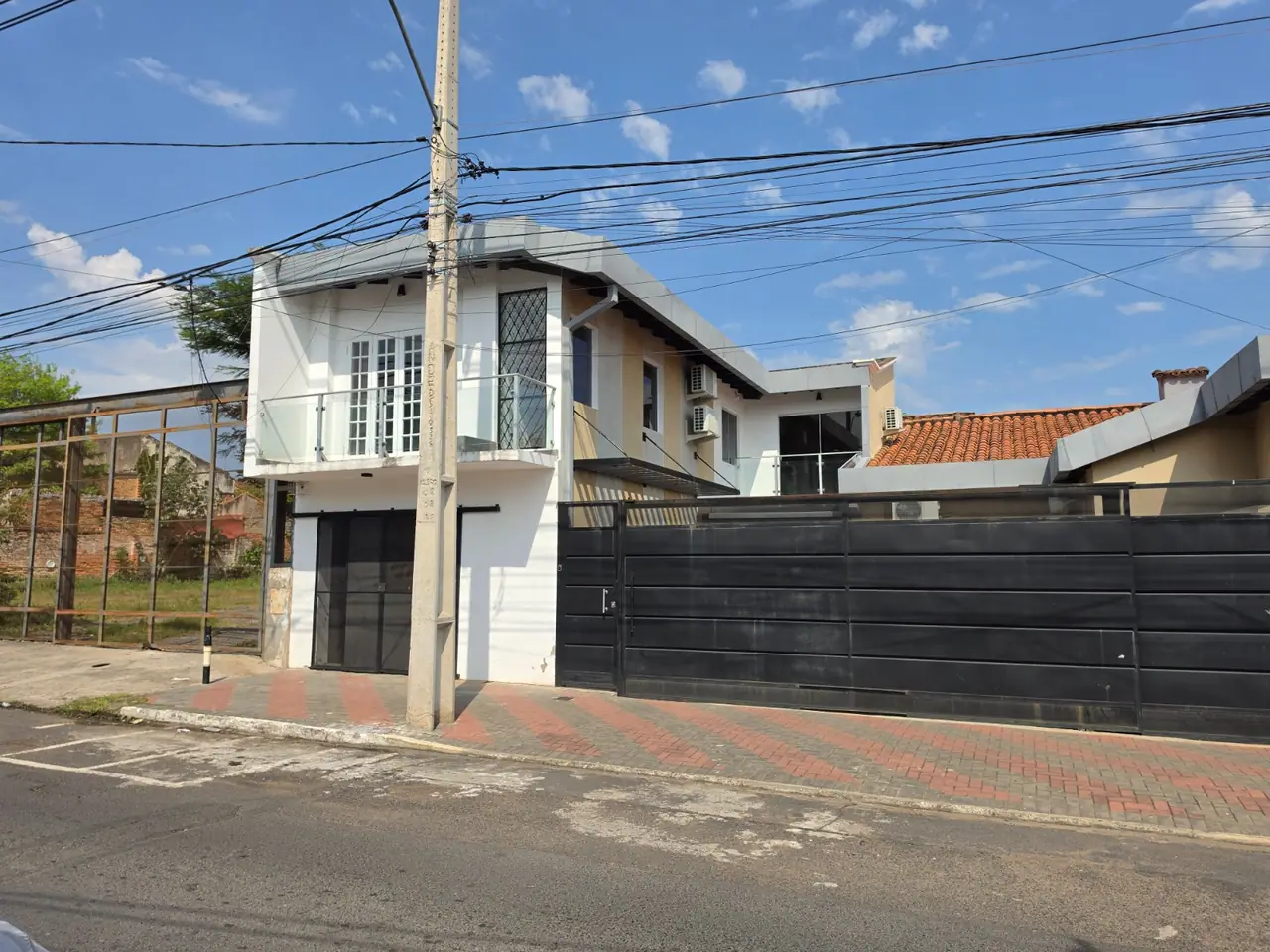Alquilo oficina en Sajonia – 160 m² – Gs. 7.416.000