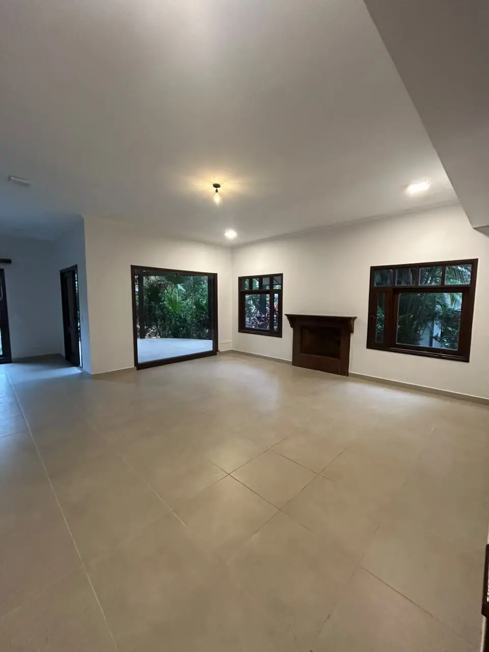 ALQUILO AMPLIA RESIDENCIA ZONA GOETHE - 3.200 USD