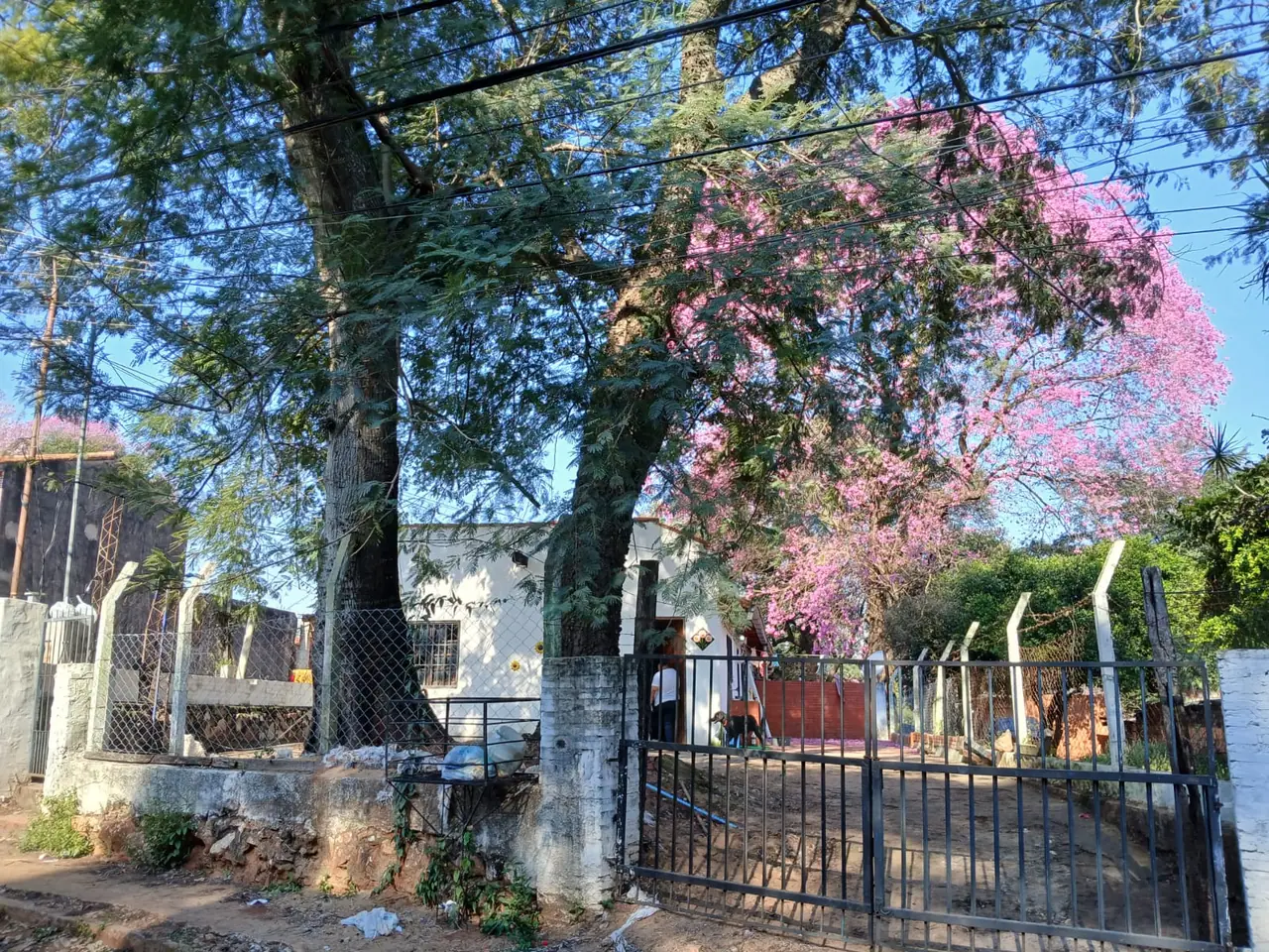 EN VENTA CASA EN ÑEMBY BARRIO MBOCAYATY