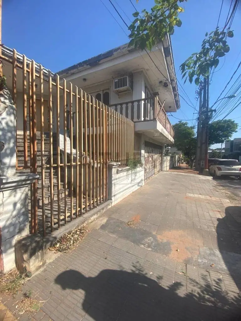 VENDO CASA A DEMOLER O REFACCIONAR EN BARRIO JARA