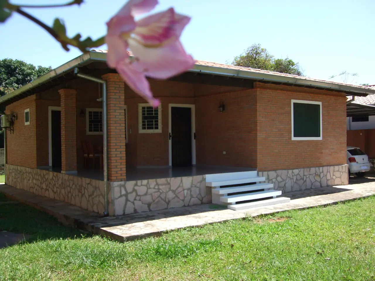 Venta De Casa En Areguá De Excelente Calidad Constructiva