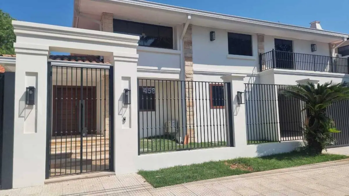 Alquilo casa en Mburicao