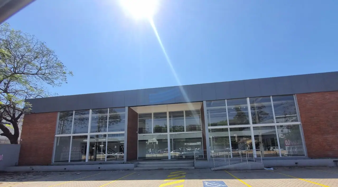 Showroom Y Oficinas En Alquiler Sobre Avda. Mariscal Estigarribia | 435 M²