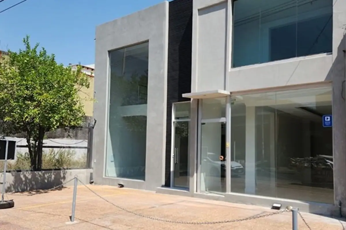 Salón Comercial en Venta - Carmelitas , Asunción